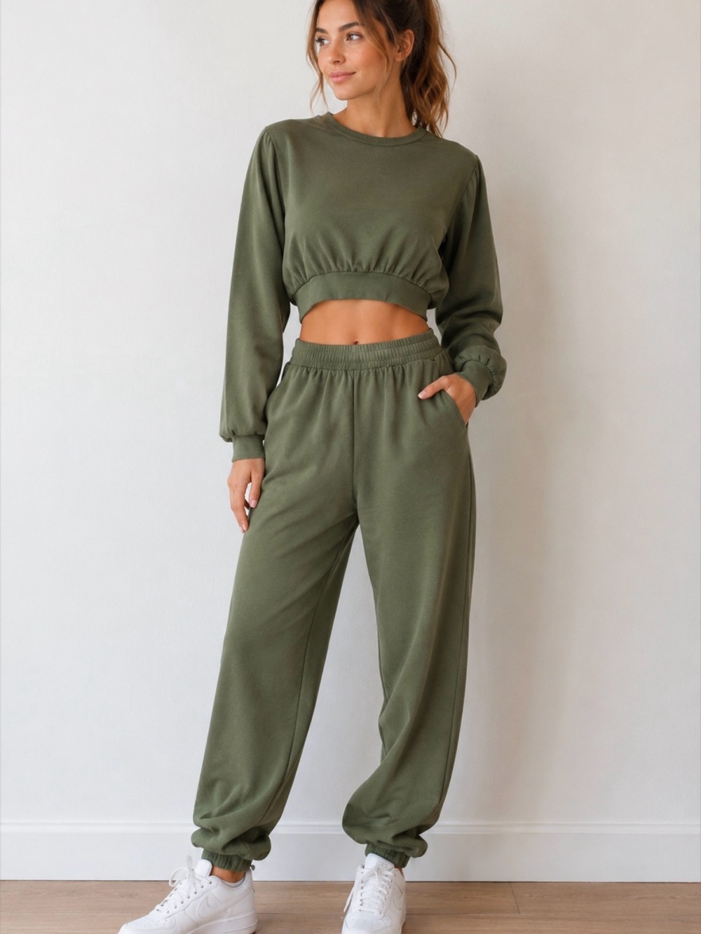 Londre Super Soft Cropped Sweatshirt and Jogger Sweatpants Set in Kauai Green